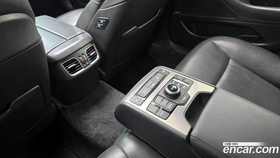 Hyundai Genesis 2016