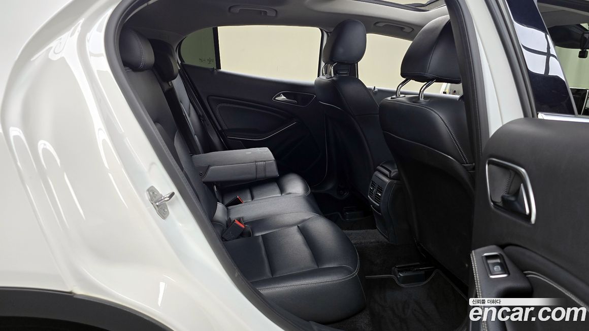 Mercedes-Benz GLA-Class 2019