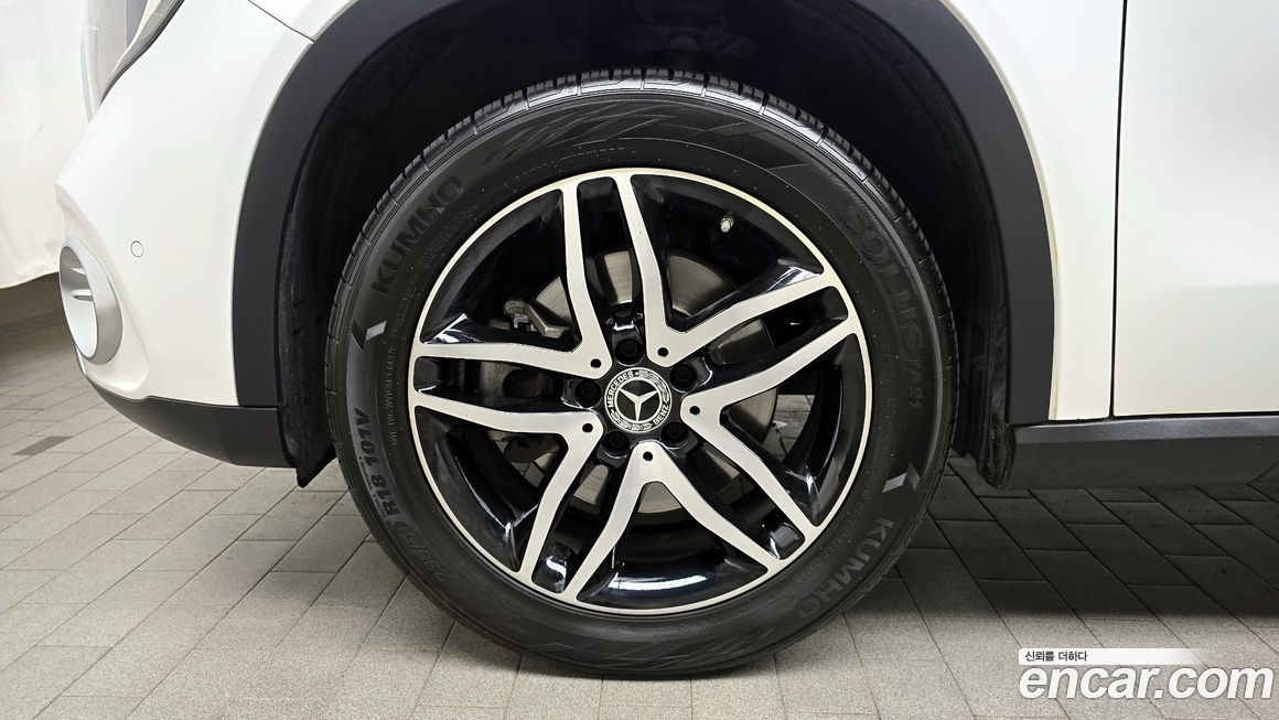 Mercedes-Benz GLA-Class 2019