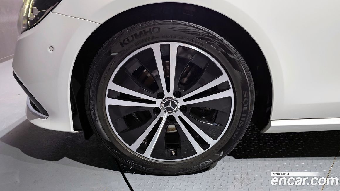 Mercedes-Benz E-Class 2021