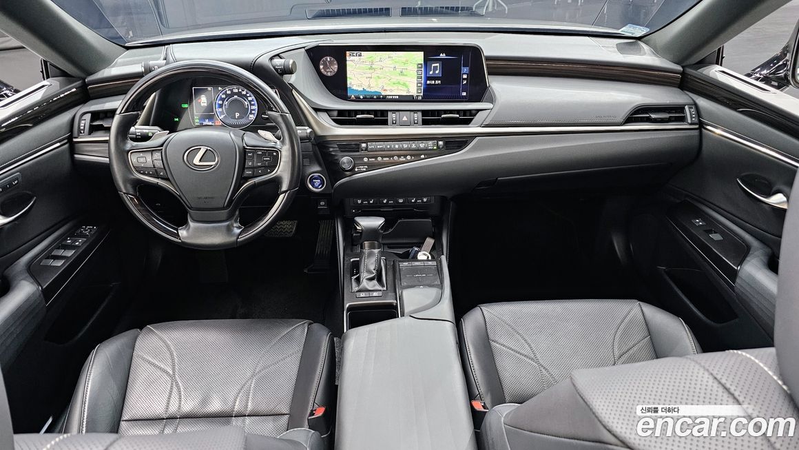 Lexus ES 2019