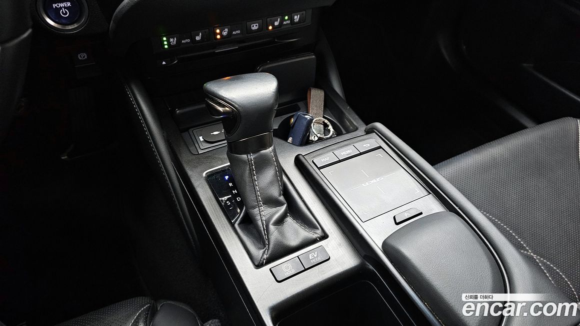 Lexus ES 2019