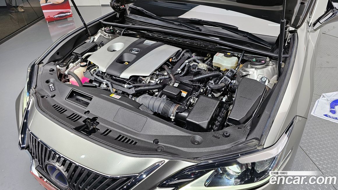 Lexus ES 2019