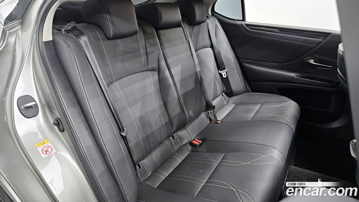 Lexus ES 2019