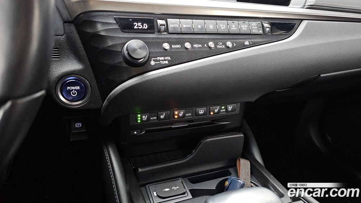 Lexus ES 2019