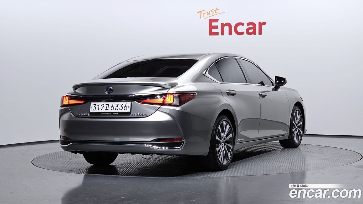 Lexus ES 2019