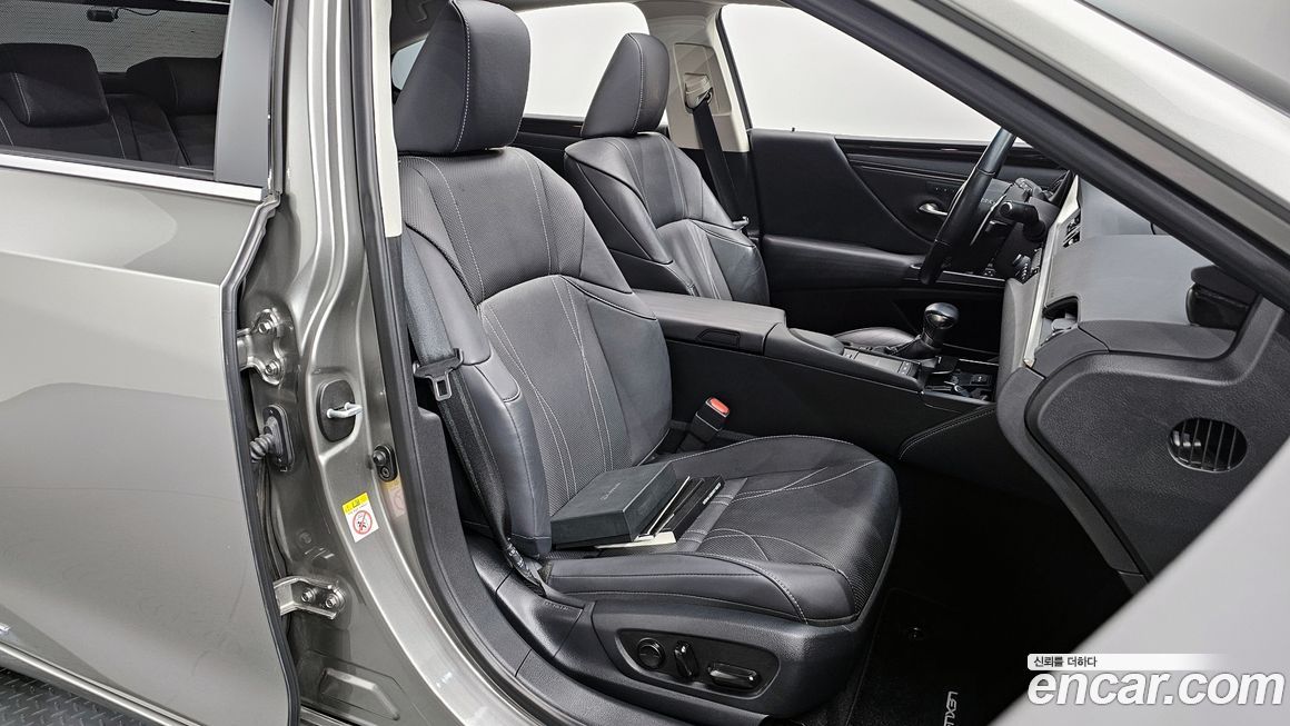 Lexus ES 2019