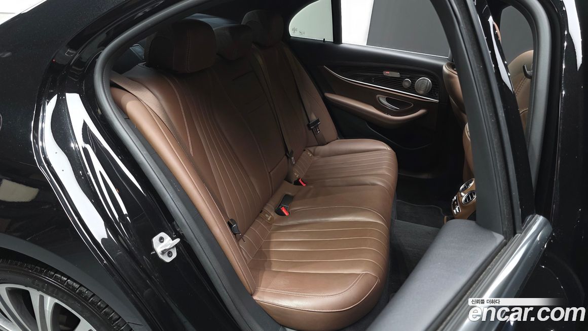 Mercedes-Benz E-Class 2021