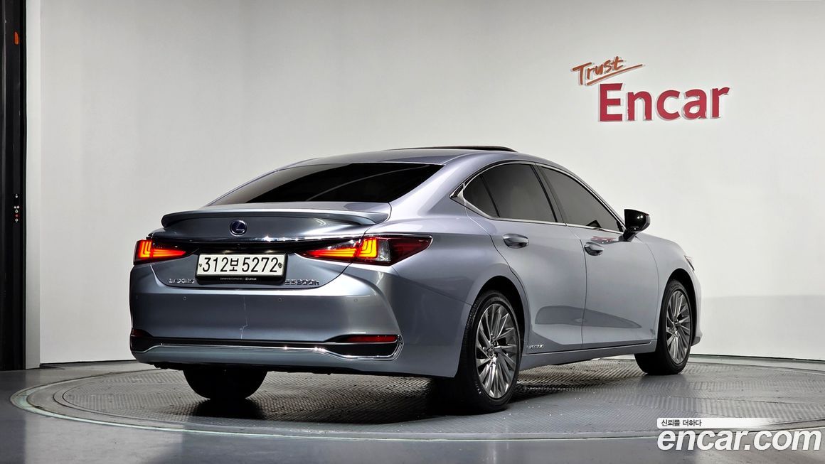 Lexus ES 2022