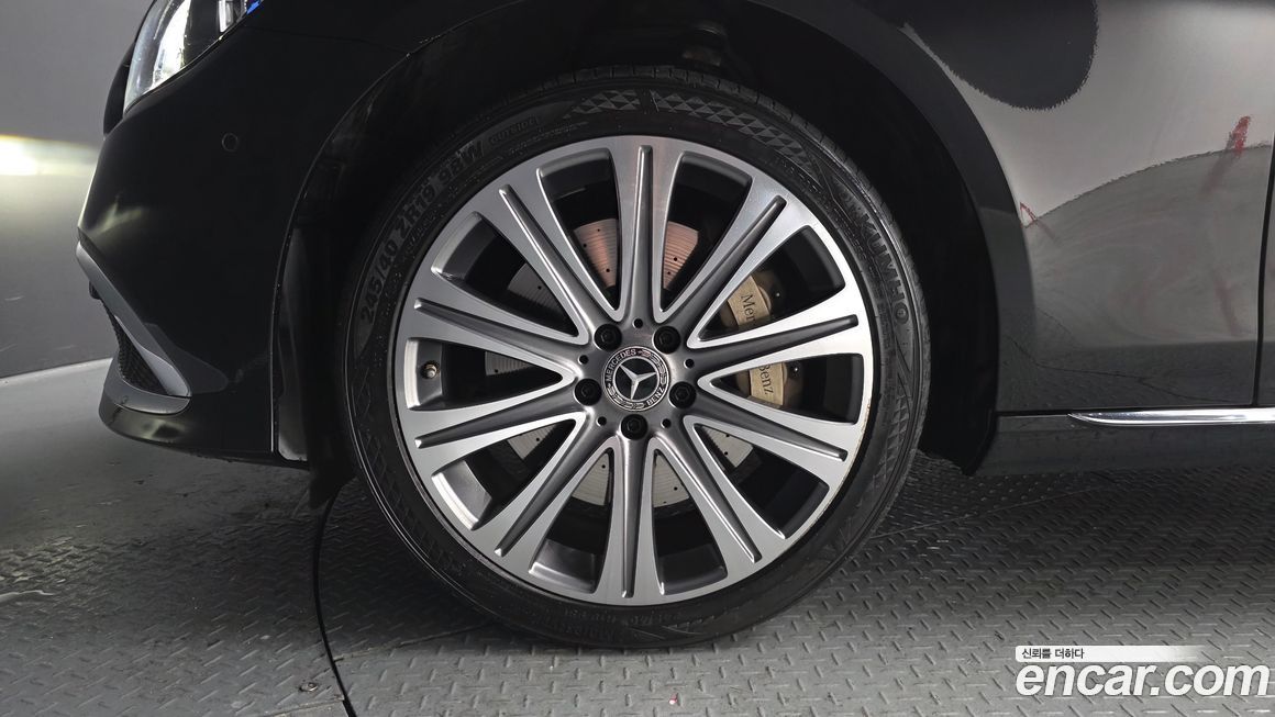 Mercedes-Benz E-Class 2021