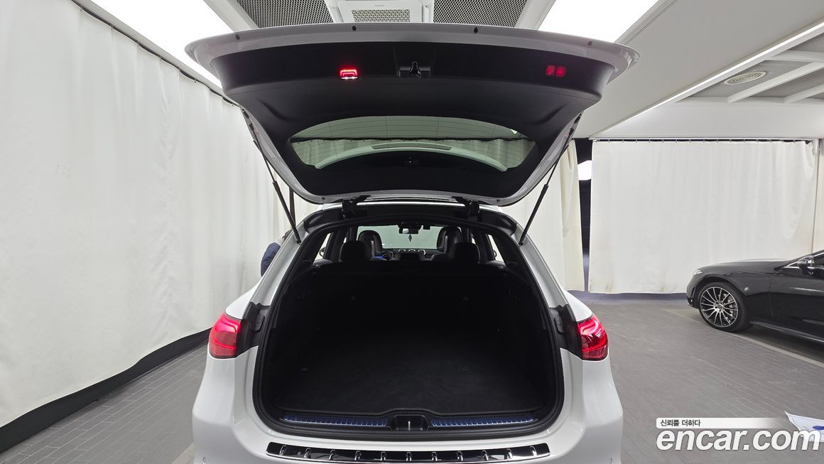 Mercedes-Benz GLC-Class 2023