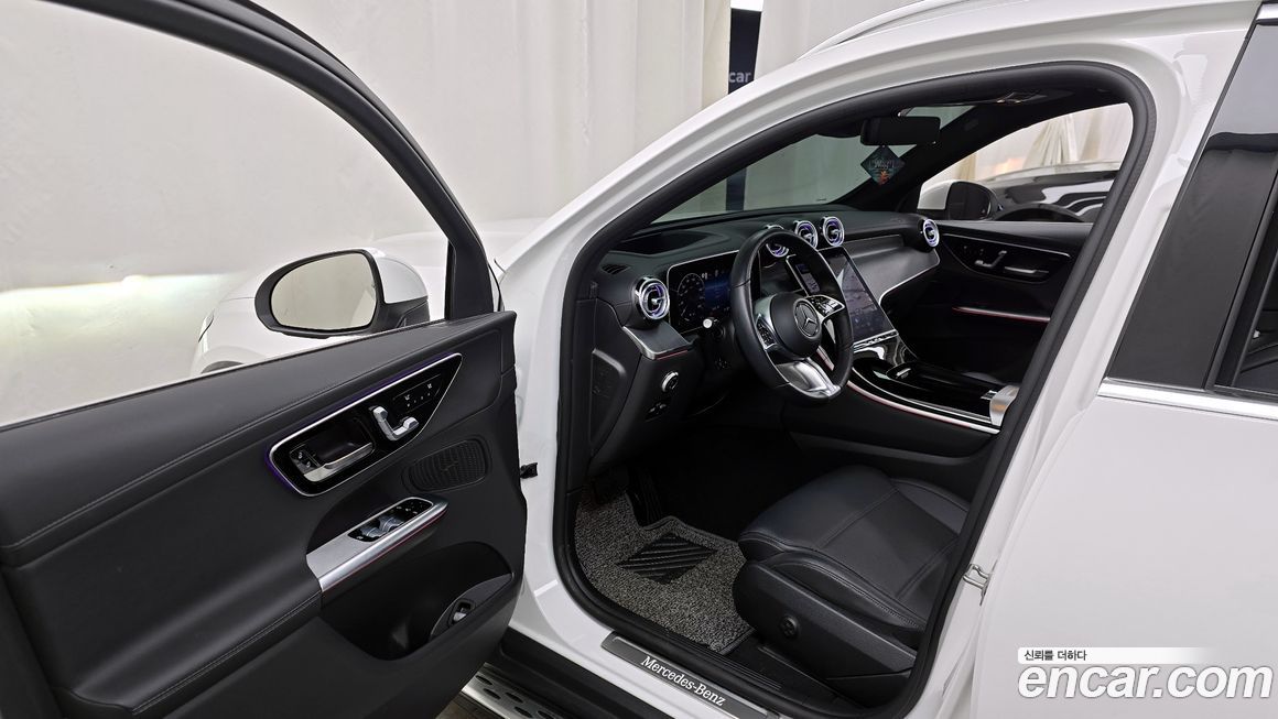 Mercedes-Benz GLC-Class 2023