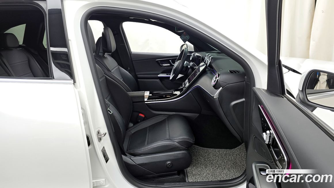 Mercedes-Benz GLC-Class 2023