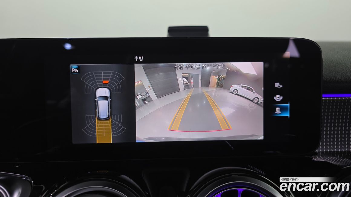 Mercedes-Benz GLB-Class 2023