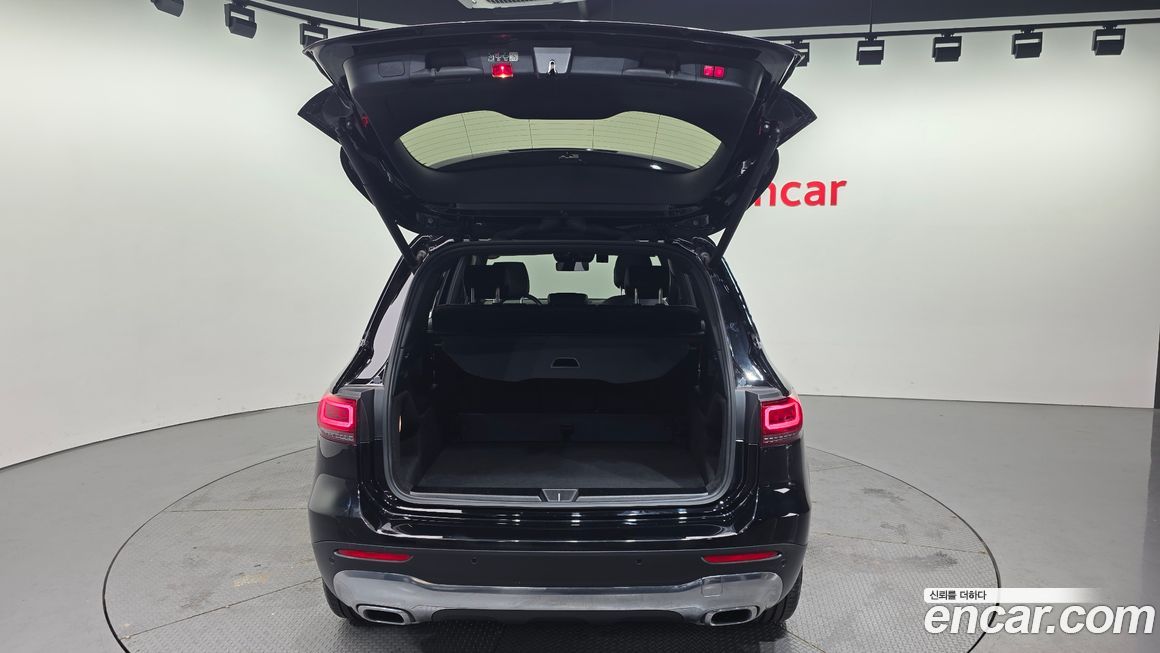 Mercedes-Benz GLB-Class 2023