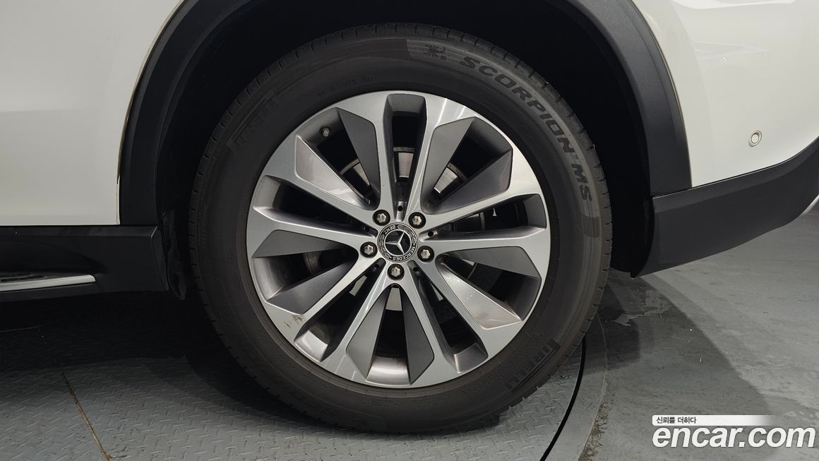 Mercedes-Benz GLE-Class 2021