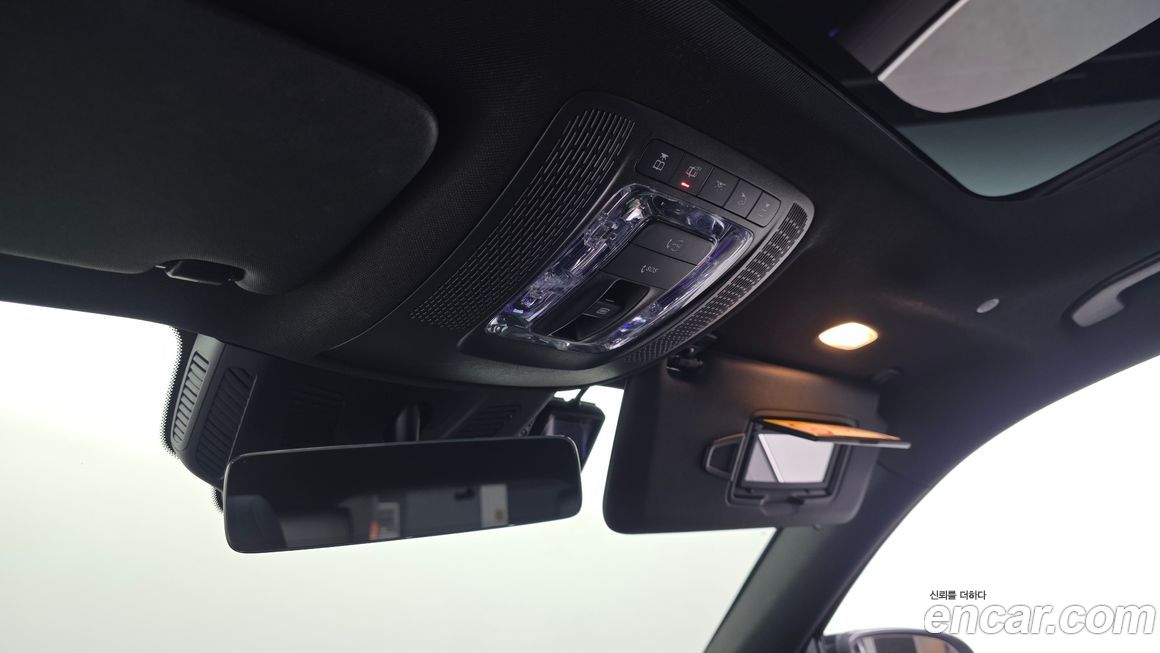 Mercedes-Benz GLB-Class 2023