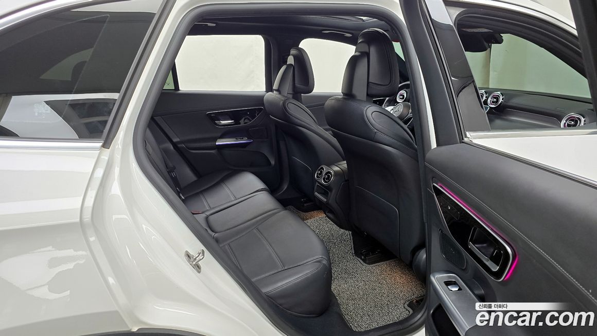 Mercedes-Benz GLC-Class 2023