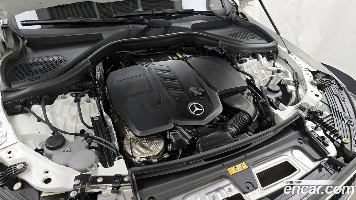 Mercedes-Benz GLC-Class 2023