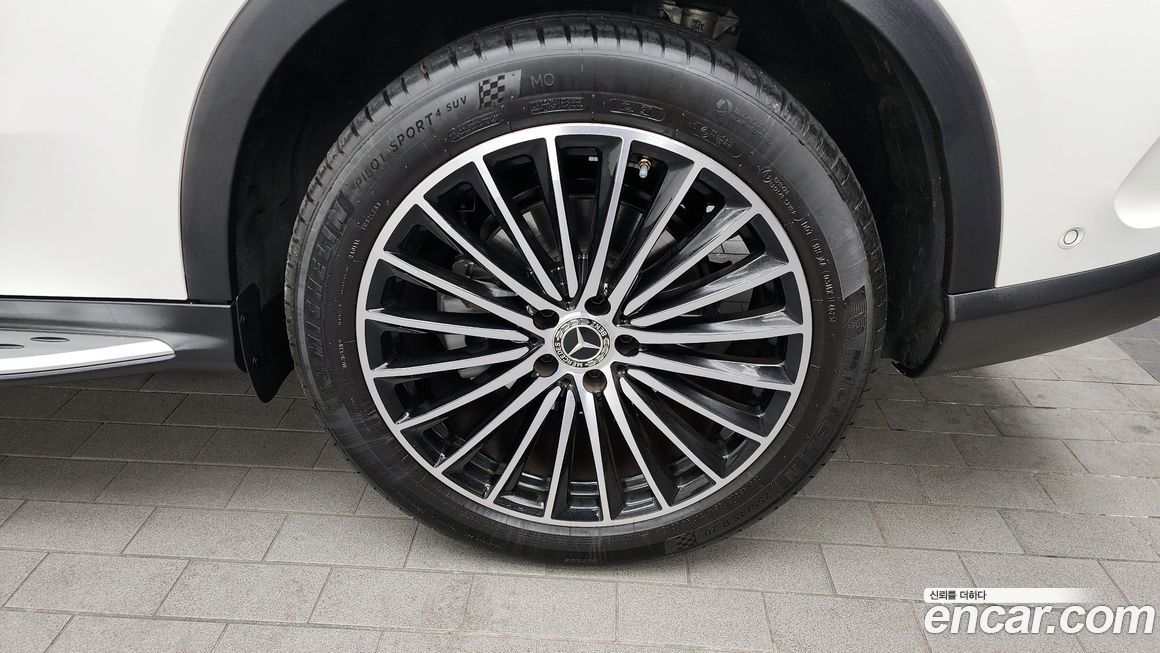 Mercedes-Benz GLC-Class 2024