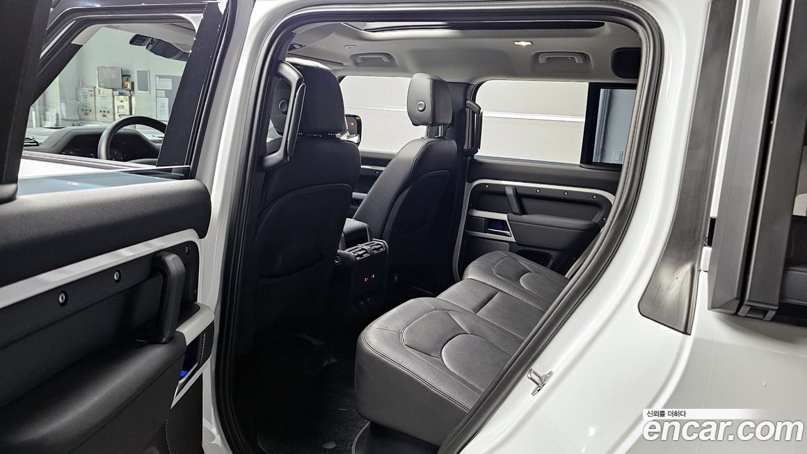 Land Rover Defender 2023