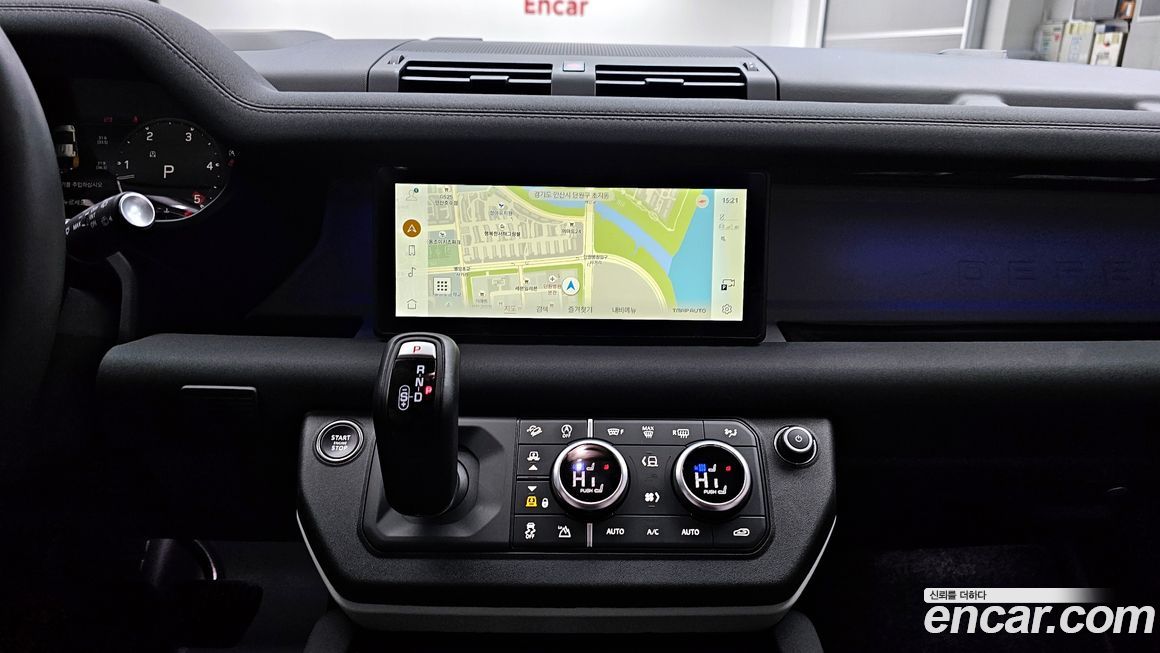 Land Rover Defender 2023