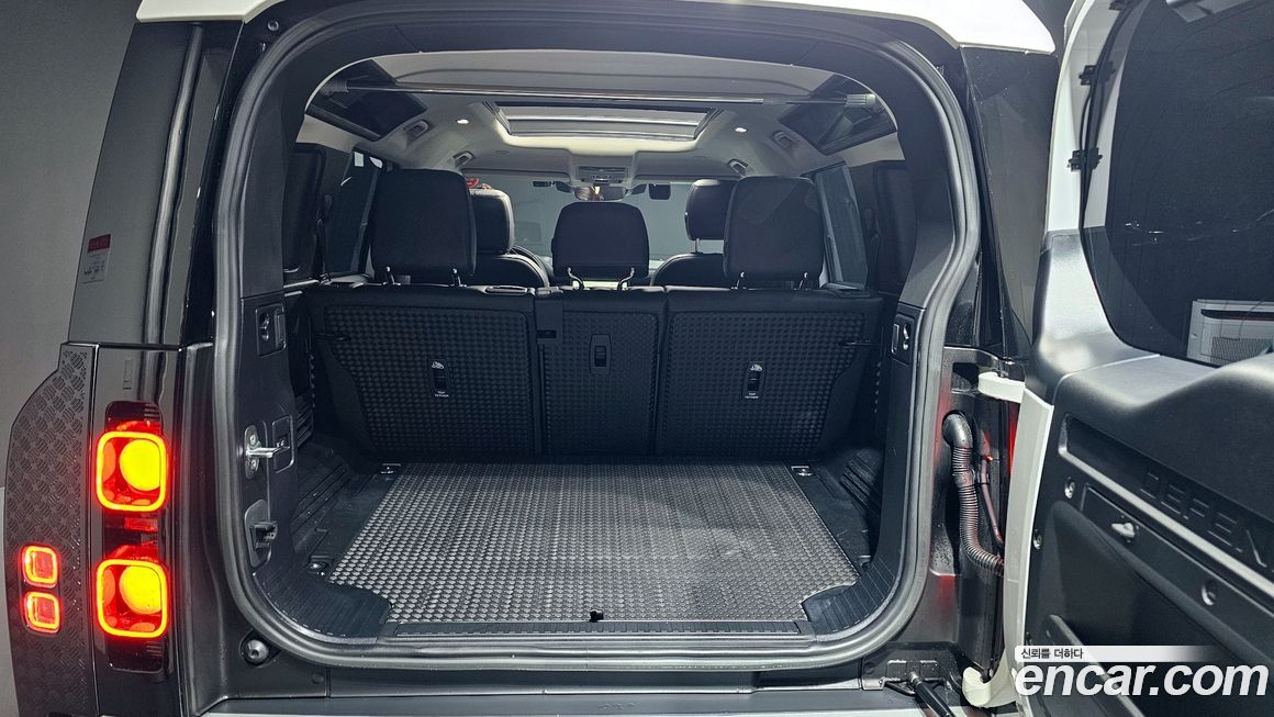 Land Rover Defender 2023