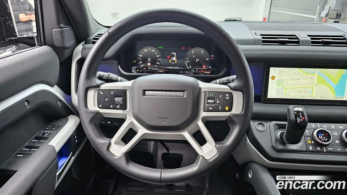 Land Rover Defender 2023