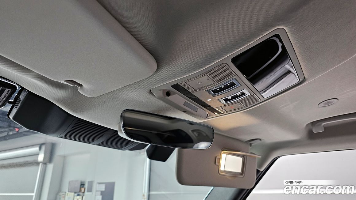 Land Rover Defender 2023