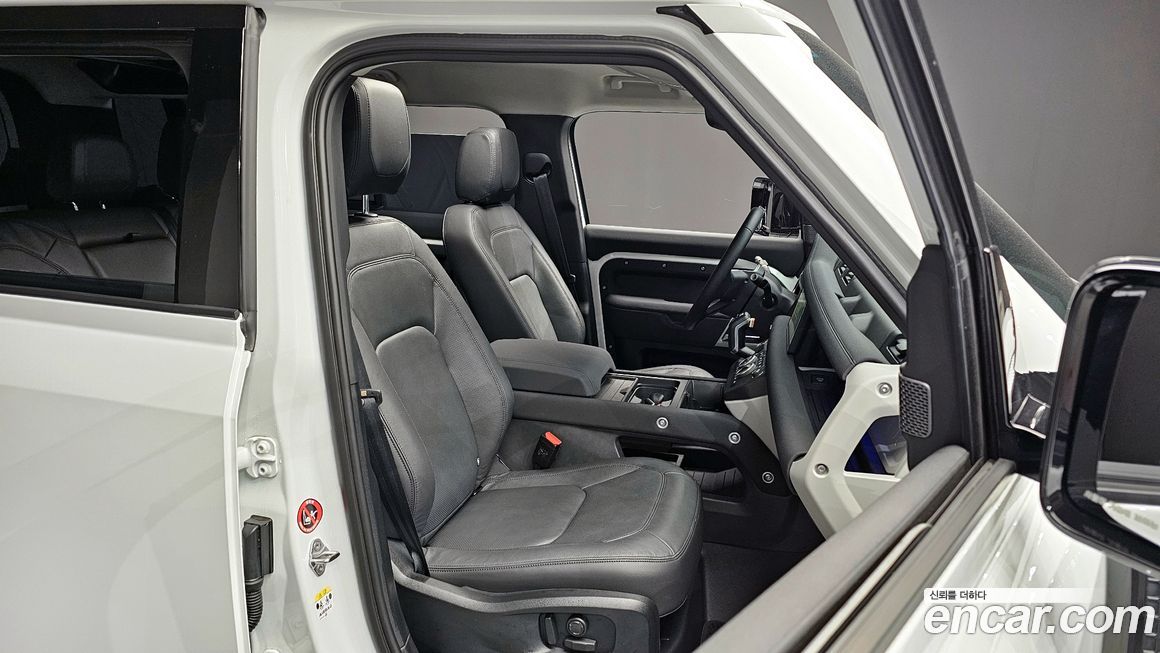 Land Rover Defender 2023