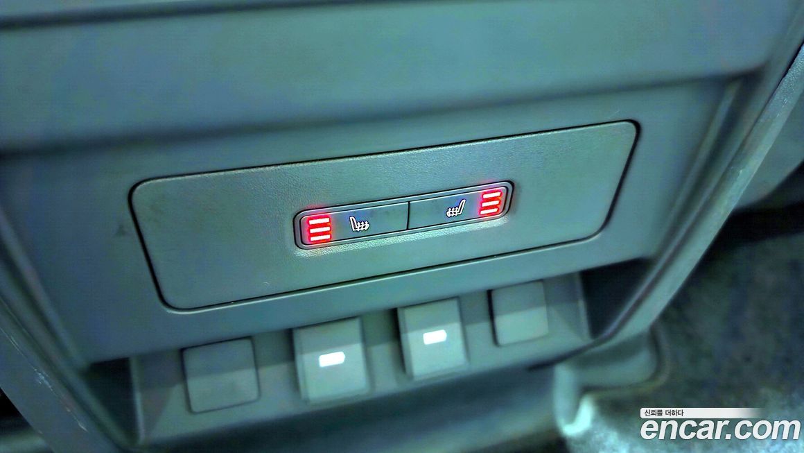 Land Rover Defender 2023