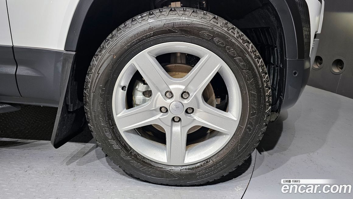 Land Rover Defender 2023