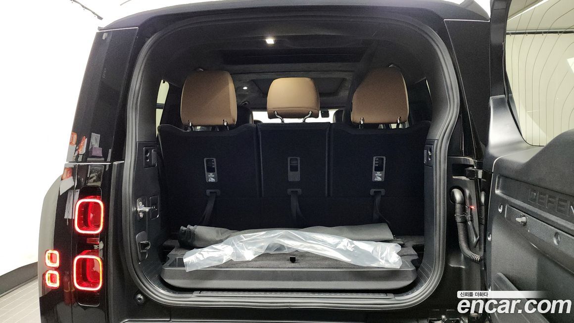 Land Rover Defender 2025