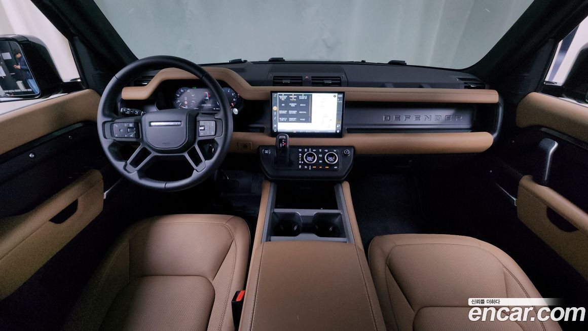 Land Rover Defender 2025