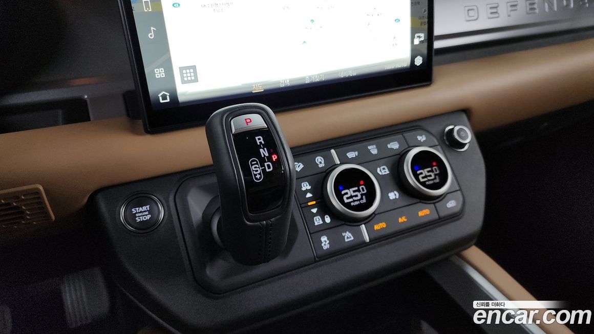 Land Rover Defender 2025