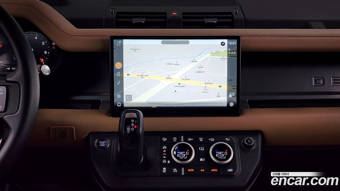 Land Rover Defender 2025