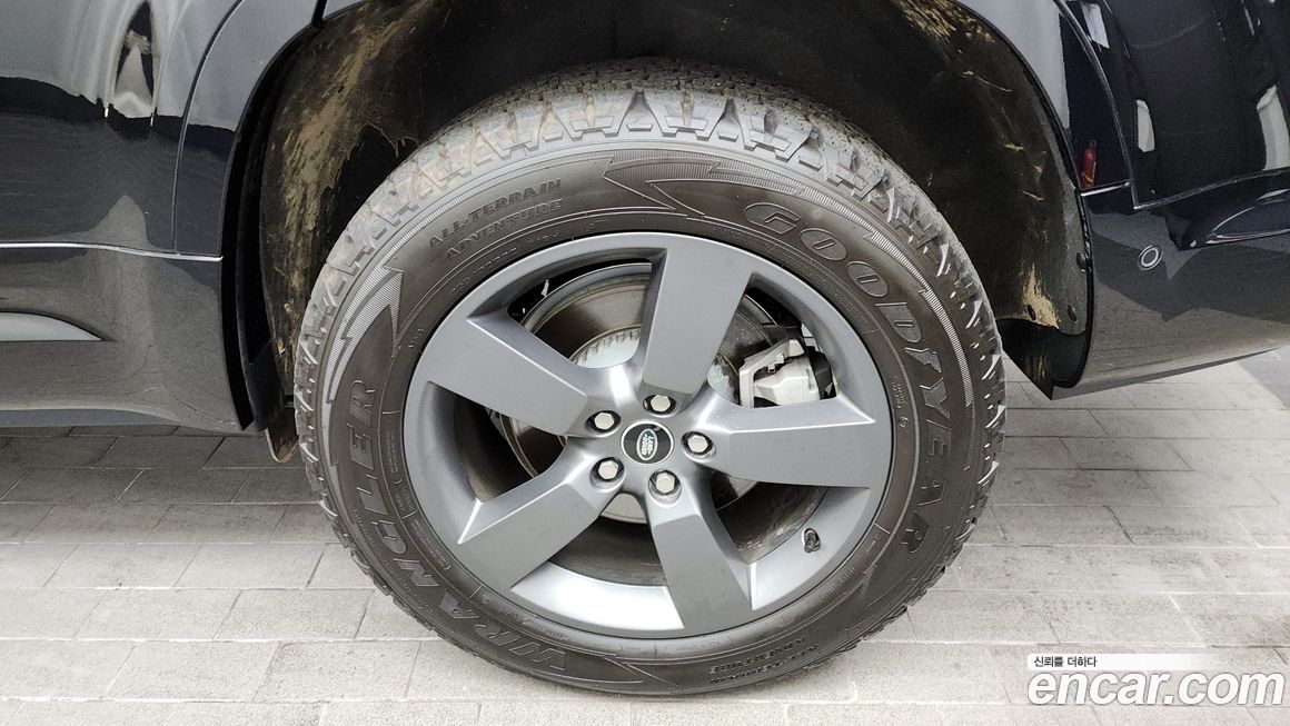 Land Rover Defender 2025