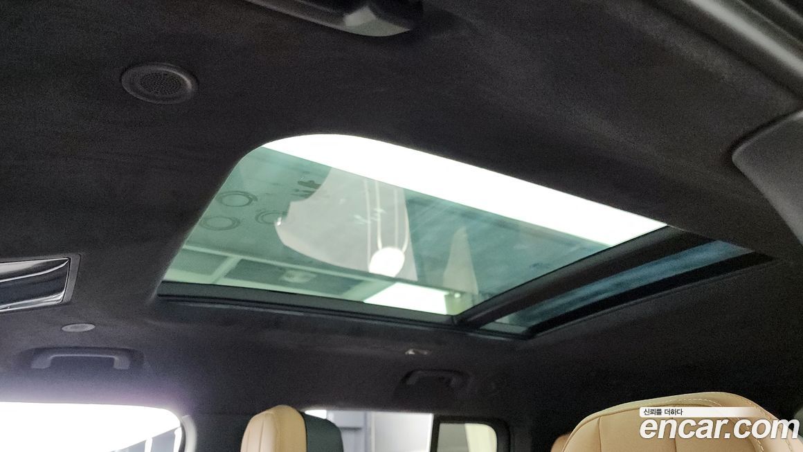 Land Rover Defender 2025