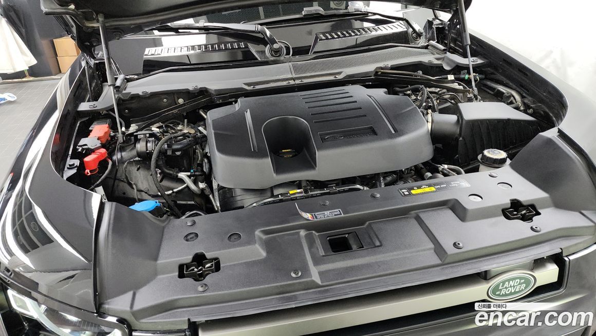 Land Rover Defender 2025