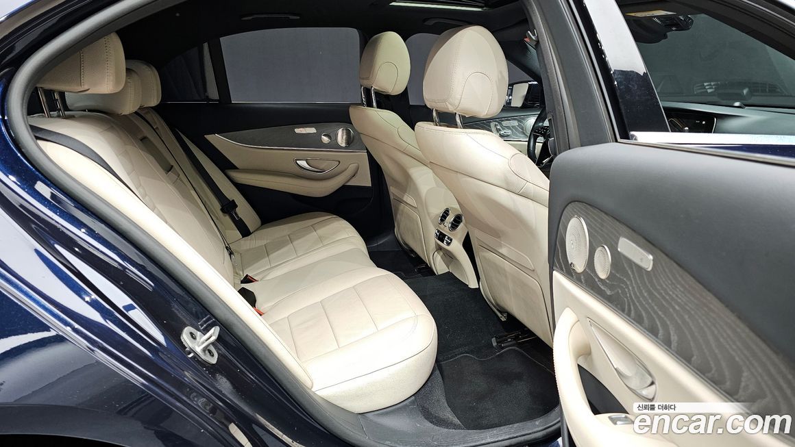 Mercedes-Benz E-Class 2022