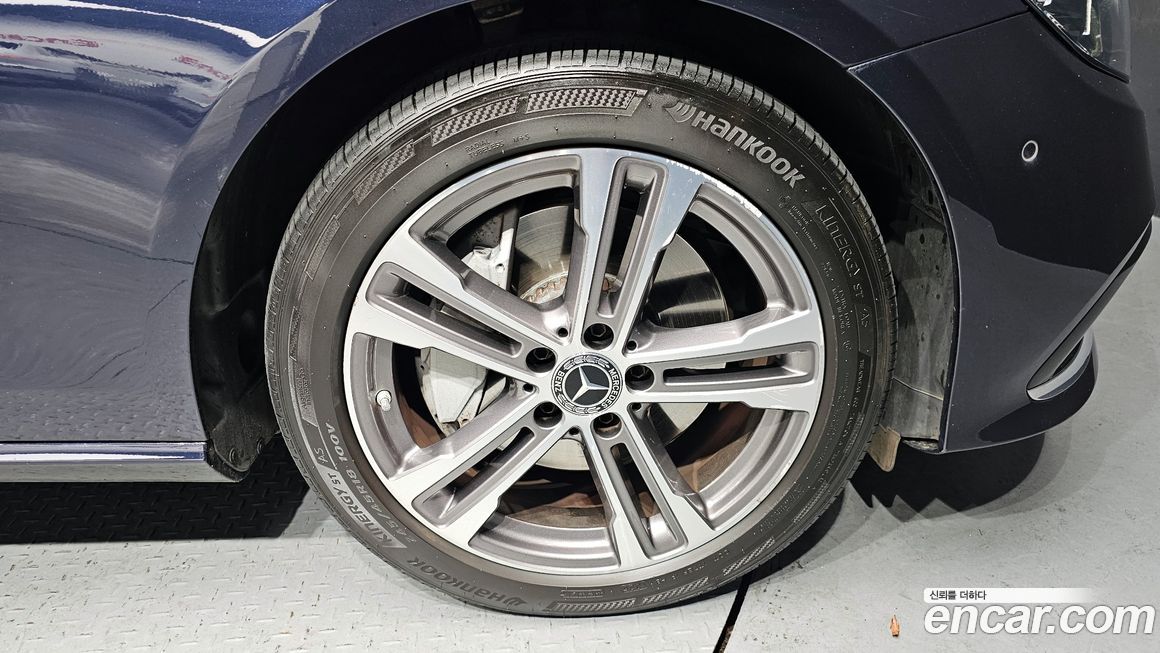 Mercedes-Benz E-Class 2022