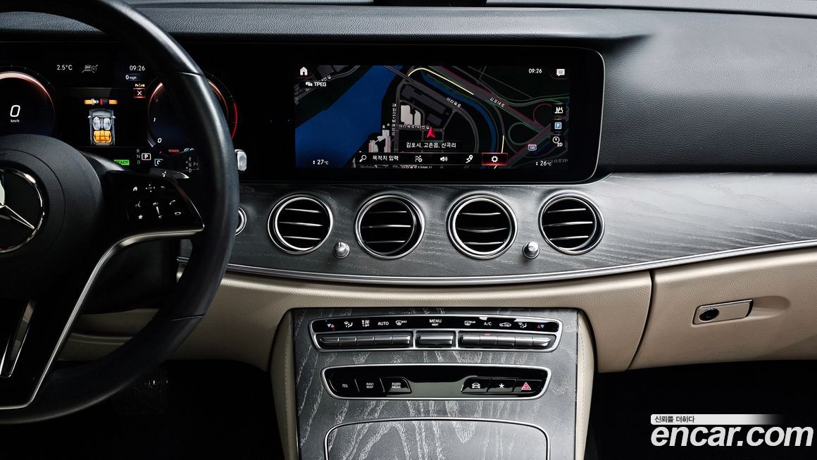 Mercedes-Benz E-Class 2022