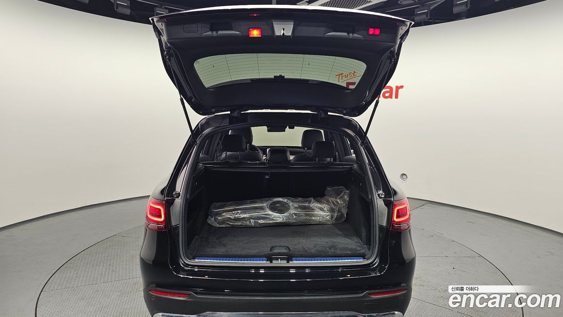 Mercedes-Benz GLC-Class 2021