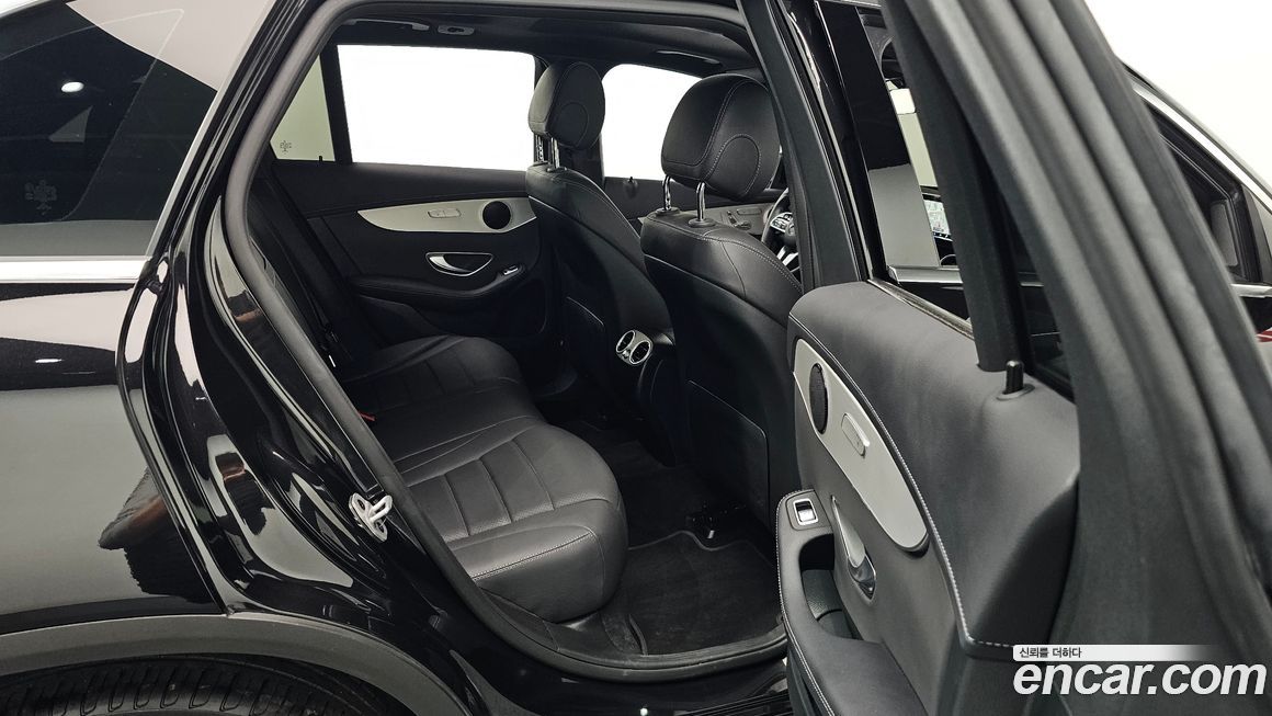 Mercedes-Benz GLC-Class 2021