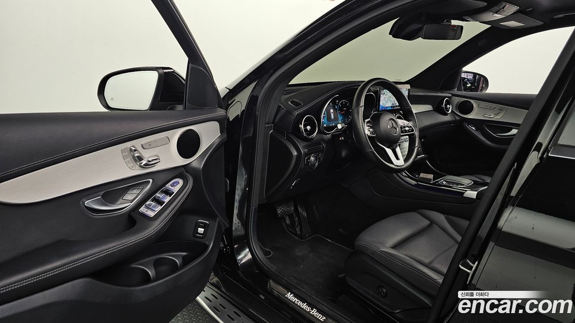 Mercedes-Benz GLC-Class 2021