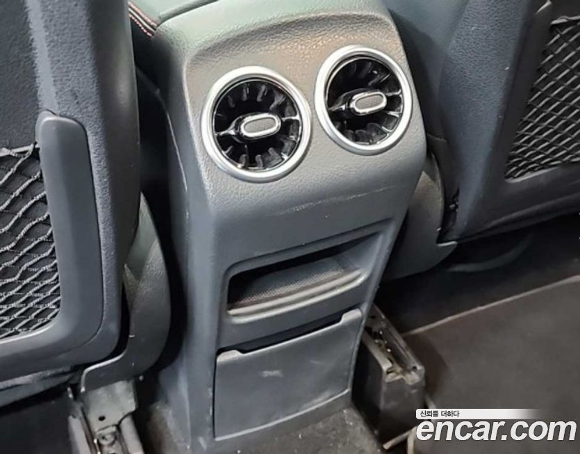 Mercedes-Benz GLB-Class 2023