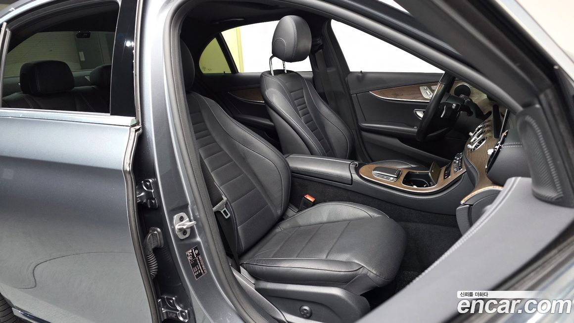 Mercedes-Benz E-Class 2021