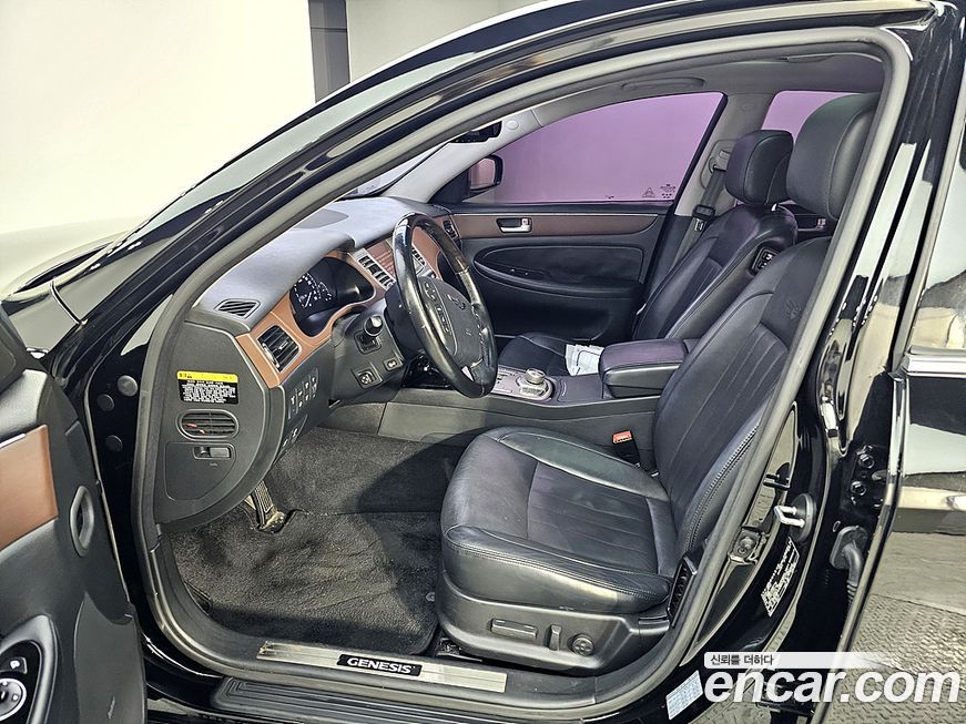 Hyundai Genesis 2012