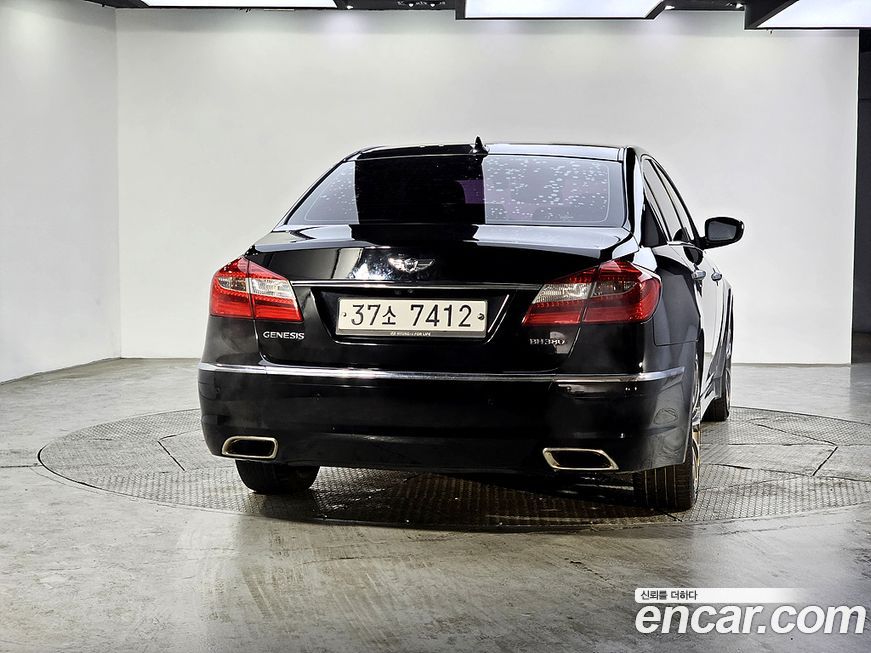 Hyundai Genesis 2012