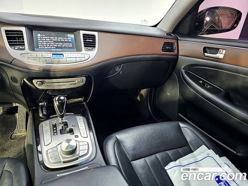 Hyundai Genesis 2012